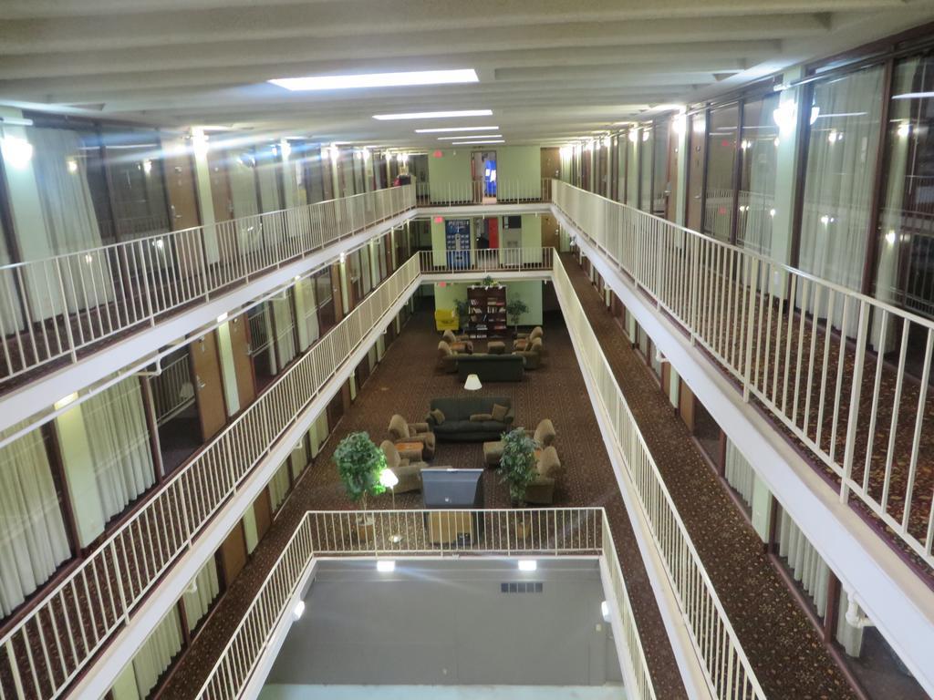5Th Avenue Inn & Suites Rochester Exterior photo